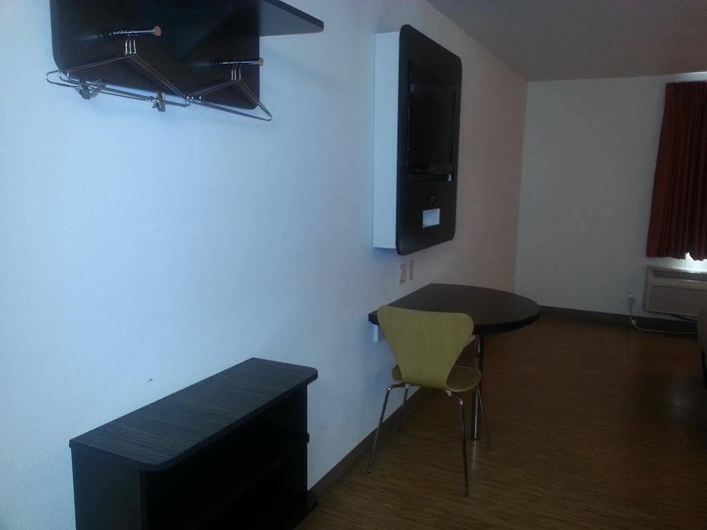 Motel 6 Bell Gardens Extérieur photo