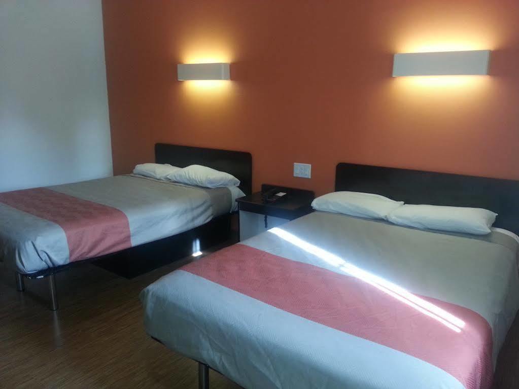 Motel 6 Bell Gardens Extérieur photo